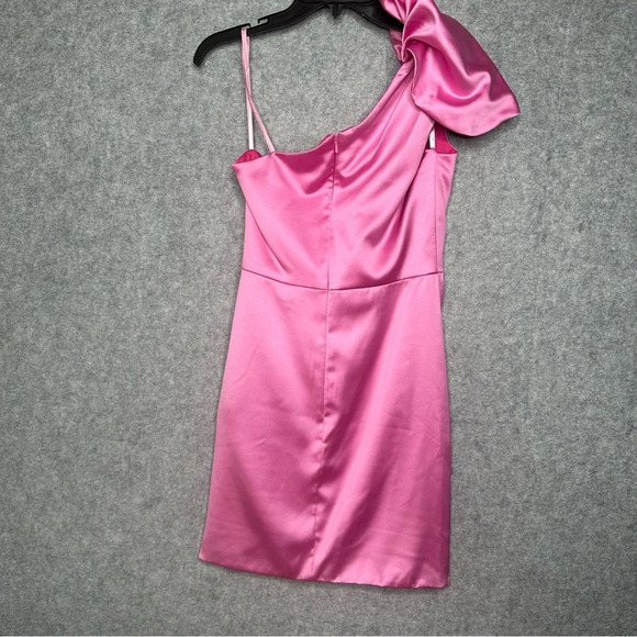 Ieena for Mac Duggal One Shoulder Puff Sleeve Ruched Dress in Pink. Sz: 6 - Picture 9 of 11